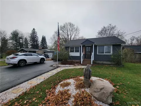 7260 Tonawanda Creek Rd, Lockport, NY 14094