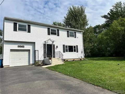 6665 Putnam Dr, Evans, NY 14047
