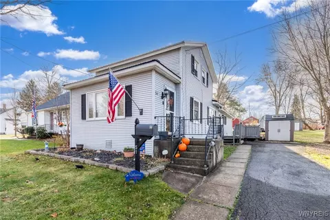 51 Crescent Ave, Hamburg, NY 14075
