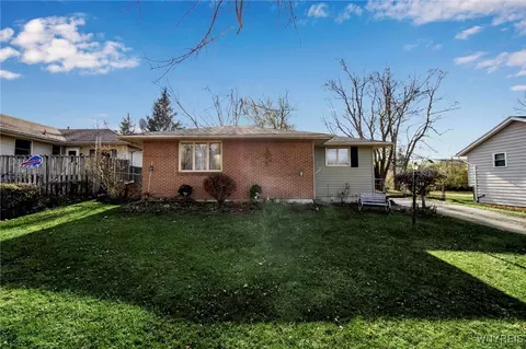 146 Phyllis Dr, West Seneca, NY 14224