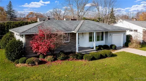 20 Eisenhower Dr, Lockport, NY 14094