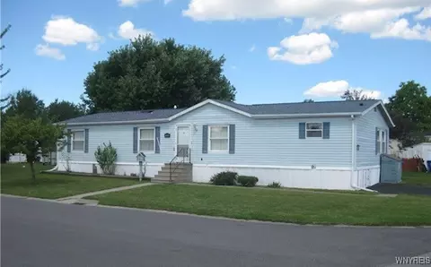 1061 Ridgewood Dr, Lockport, NY 14094