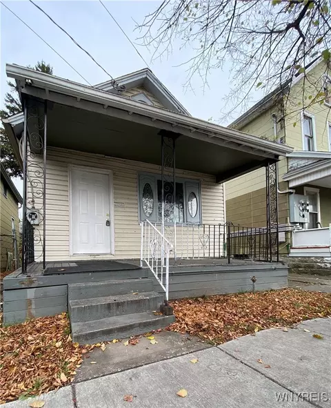 18 Paderewski Dr, Buffalo, NY 14212