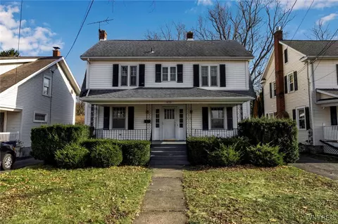 635 Locust St, Lockport, NY 14094
