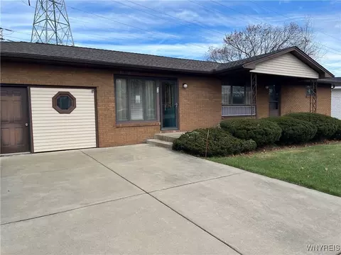 94 Circle Ln, Lackawanna, NY 14218