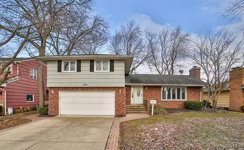 1525 Red Jacket Rd, Grand Island, NY 14072