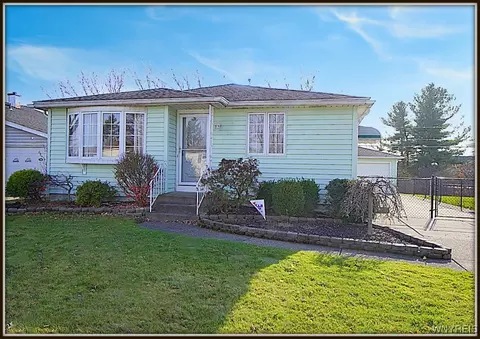 39 Sprucewood Dr, Cheektowaga, NY 14227