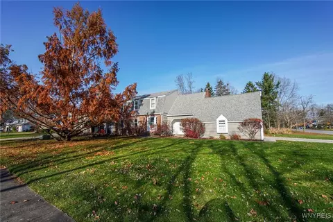 67 Amberwood Dr, Grand Island, NY 14072