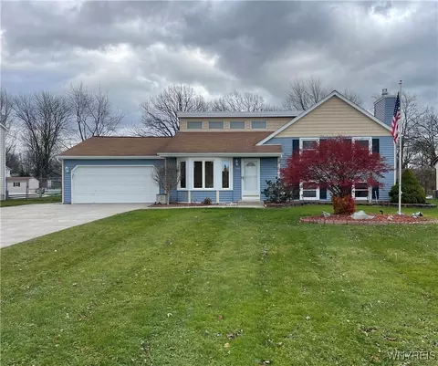 7193 Winbert Dr, Wheatfield, NY 14120