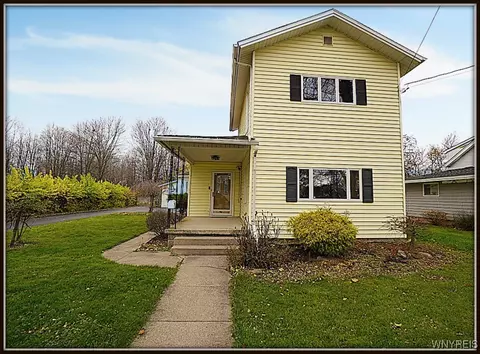 427 Prospect St, Lockport, NY 14094