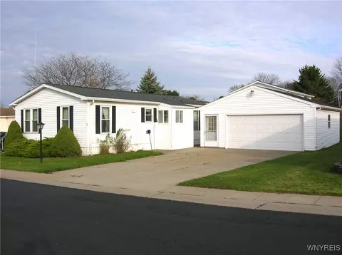 70 Wesley Dr, Newstead, NY 14001
