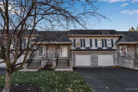 59 Park Lane Ct, Amherst, NY 14221