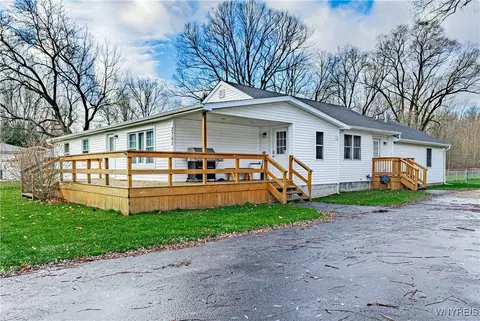 3762 Coomer Rd, Newfane, NY 14108
