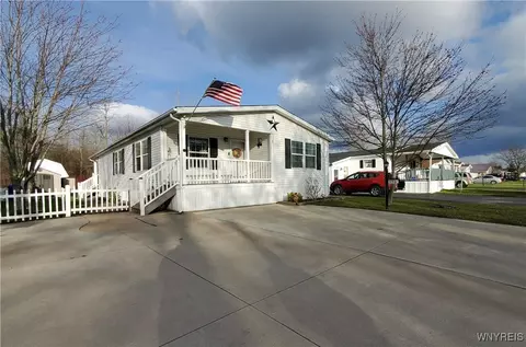 1146 Lockwood Dr, Lockport, NY 14094