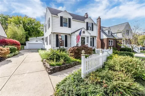 7 Colvinhurst Dr, Buffalo, NY 14223