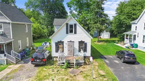 446 Elmwood Ave, Niagara Falls, NY 14301