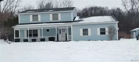 4810 Sebastian Dr, Lockport, NY 14094