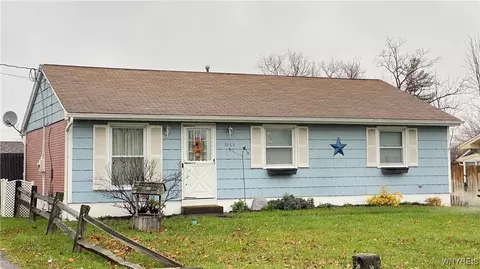 3662 Sowles Rd, Hamburg, NY 14075