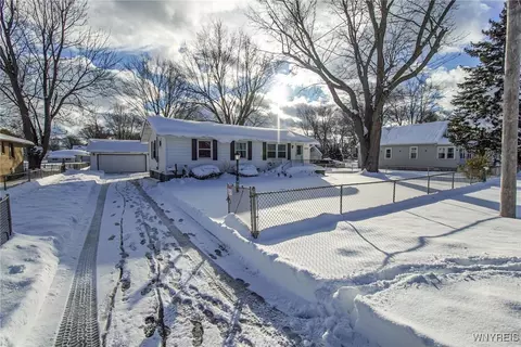 4235 Fairview Pkwy, Buffalo, NY 14219