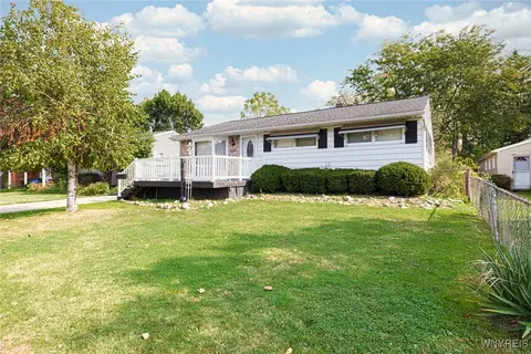 11 Creekside Ave, Lackawanna, NY 14218