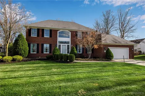 42 Krantz Ln, Getzville, NY 14068
