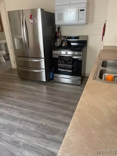 1047 E Lovejoy St, Buffalo, NY 14206 photo 3