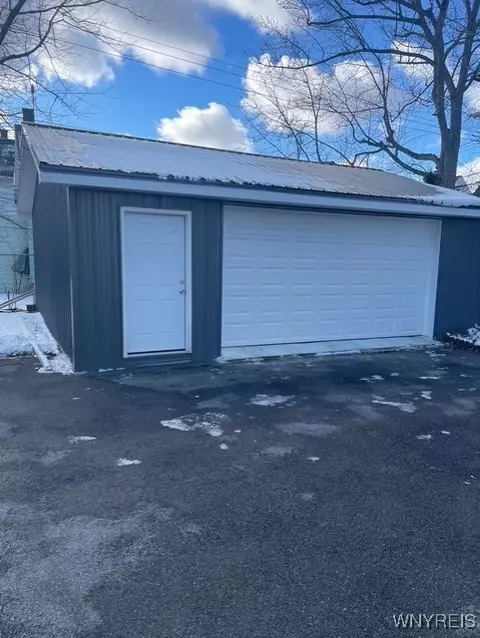 1047 E Lovejoy St, Buffalo, NY 14206 photo 2