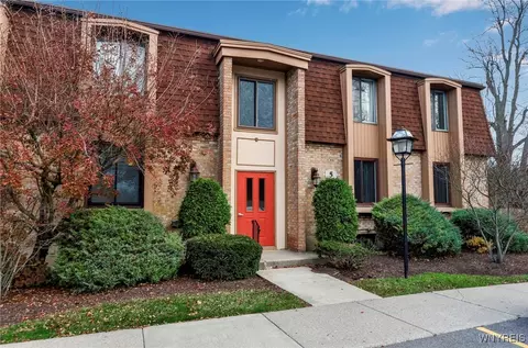 5 Greenwich Dr #4, Amherst, NY 14228