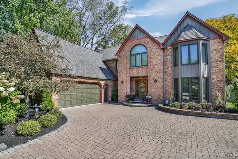 387 Wood Acres Dr, East Amherst, NY 14051