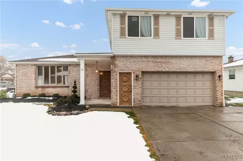 47 Cromwell Dr, Depew, NY 14043