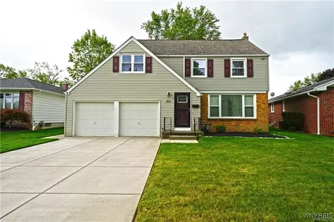 211 Bentham Pkwy E, Amherst, NY 14226