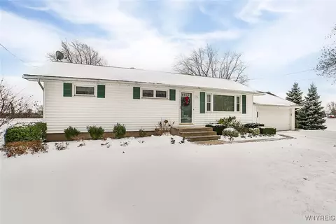 1924 Saunders Sett Rd, Lewiston, NY 14304