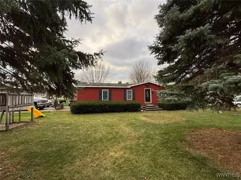 15 School St, Brocton, NY 14716