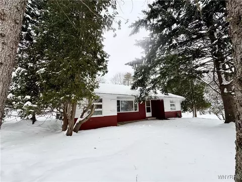 656 Girard Ave, Aurora, NY 14052