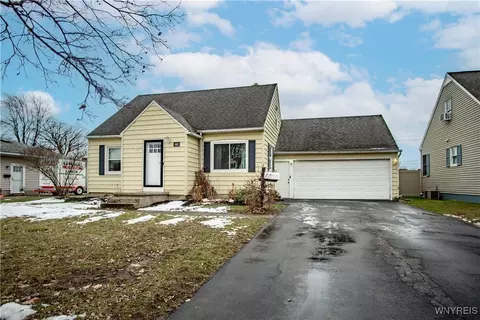 863 Pioneer Dr, North Tonawanda, NY 14120