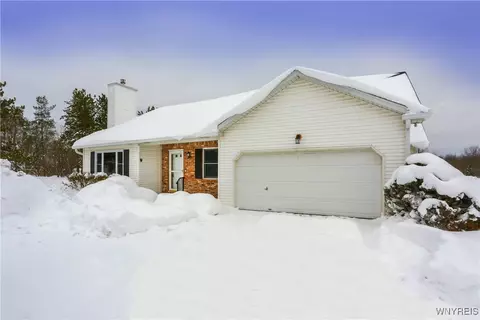 6055 Quaker Hollow Rd #1, Orchard Park, NY 14127