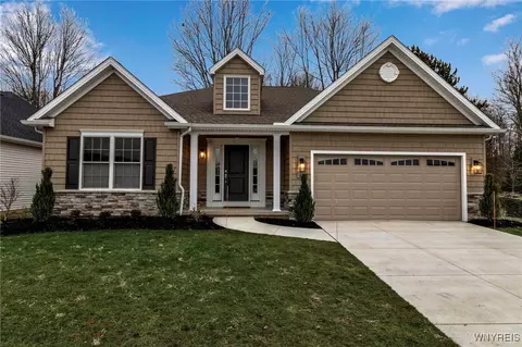 62 Glen Meadow Dr, Amherst, NY 14051