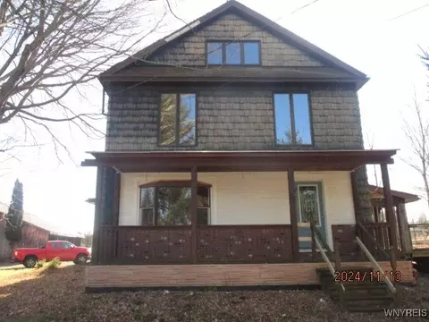 307 Reeves Rd, Evans, NY 14006