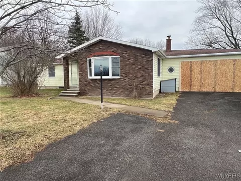 5479 Bridgeman Rd, Sanborn, NY 14132
