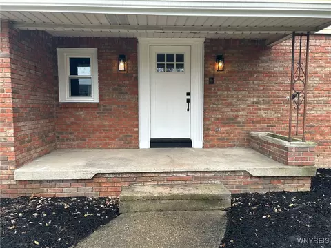 9 Brookdale Dr, Amherst, NY 14221 photo 2