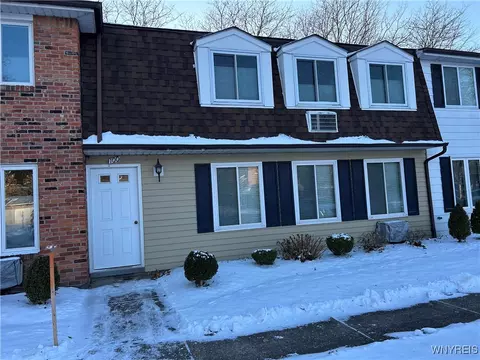 100 Wellington Ct, Amherst, NY 14221