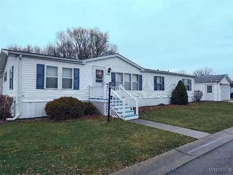 1186 Vinewood, Lockport, NY 14094
