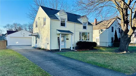 494 82nd St, Niagara Falls, NY 14304