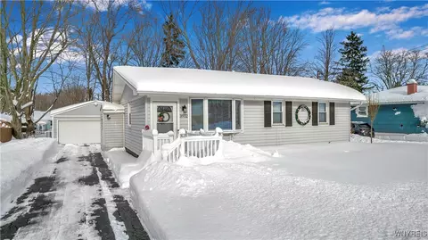 3932 Washington Ave, Hamburg, NY 14075