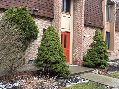 120 Charter Oaks Dr #1, Amherst, NY 14228