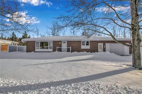 1635 S Bend Ln, Lake View, NY 14085