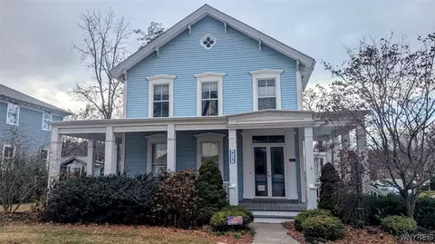 605 Center St, Lewiston, NY 14092