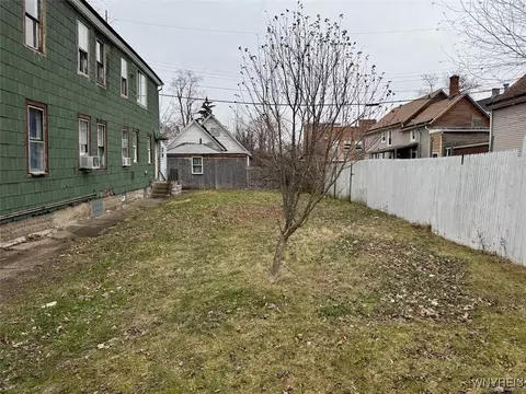 189 15th St, Buffalo, NY 14213 photo 1