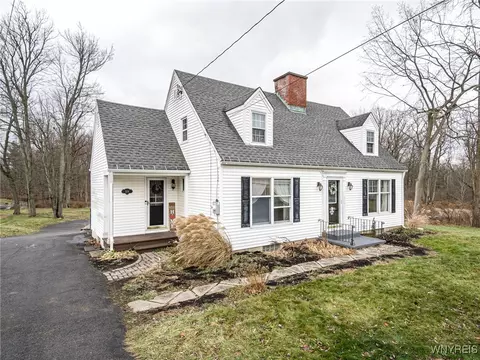 574 Harris Hill Rd, Lancaster, NY 14086