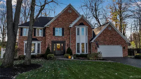8357 Bridlewood Dr, East Amherst, NY 14051